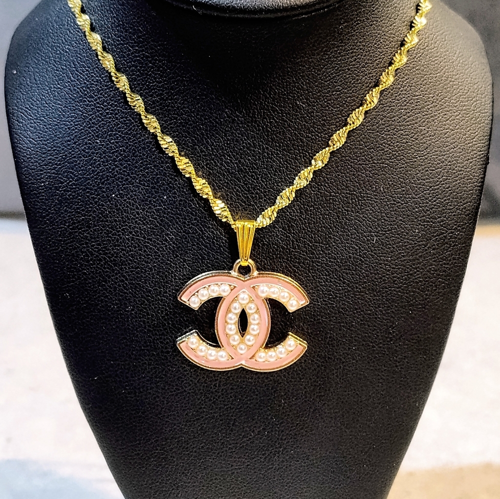 CHANEL CC GOLD-PLATED PENDANT ON NECKLACE & CHANEL CC HEART EARRINGS FAUX PEARLS - Picture 11 of 16